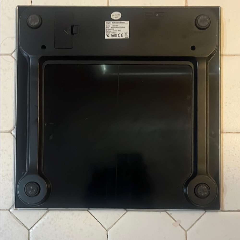 Letsfit Black Digital Bathroom Scale. - Picture 2 of 10